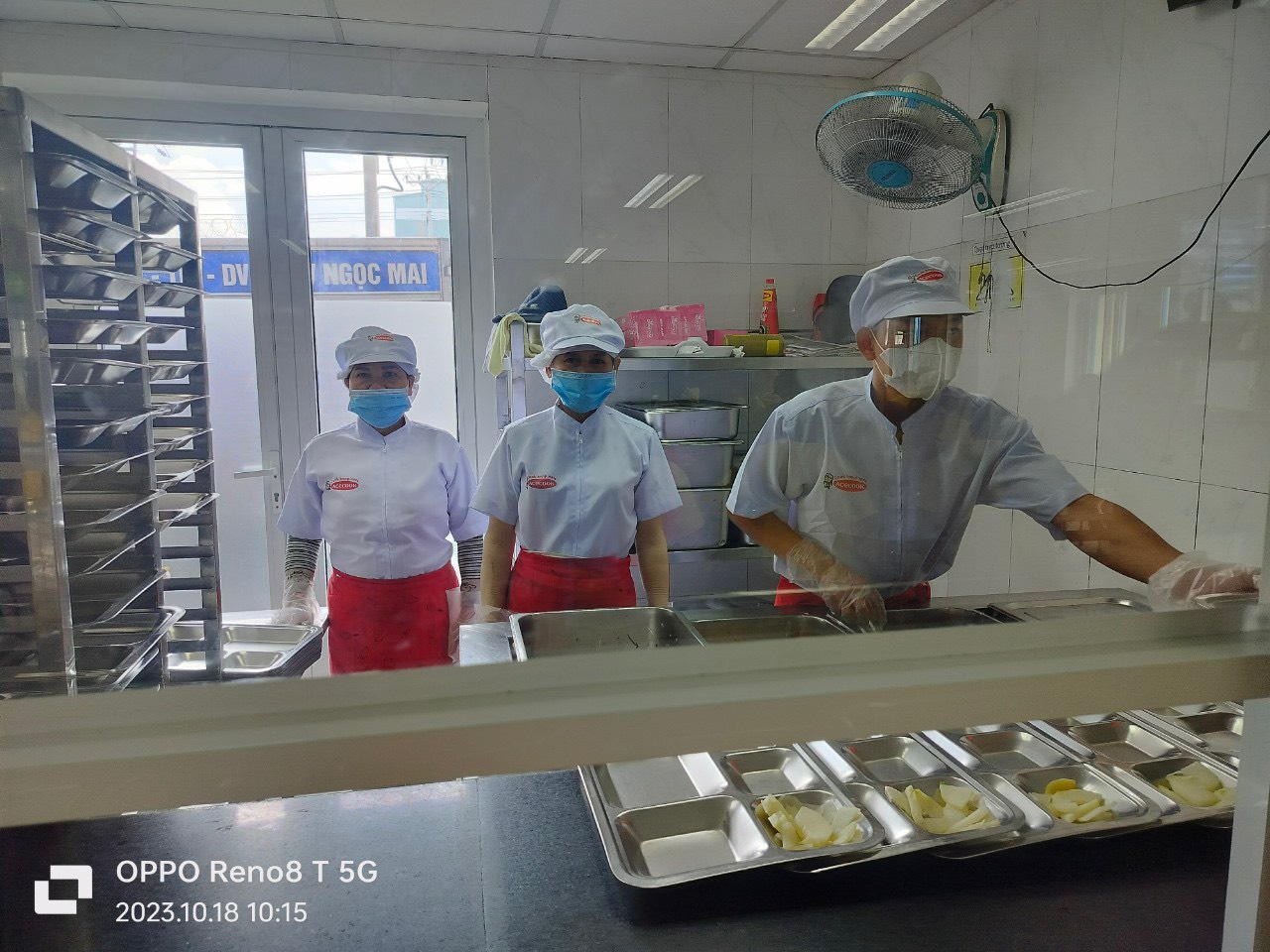 Hình ảnh suất ăn công nghiệp Ngọc Mai Tại Tân Uyên 