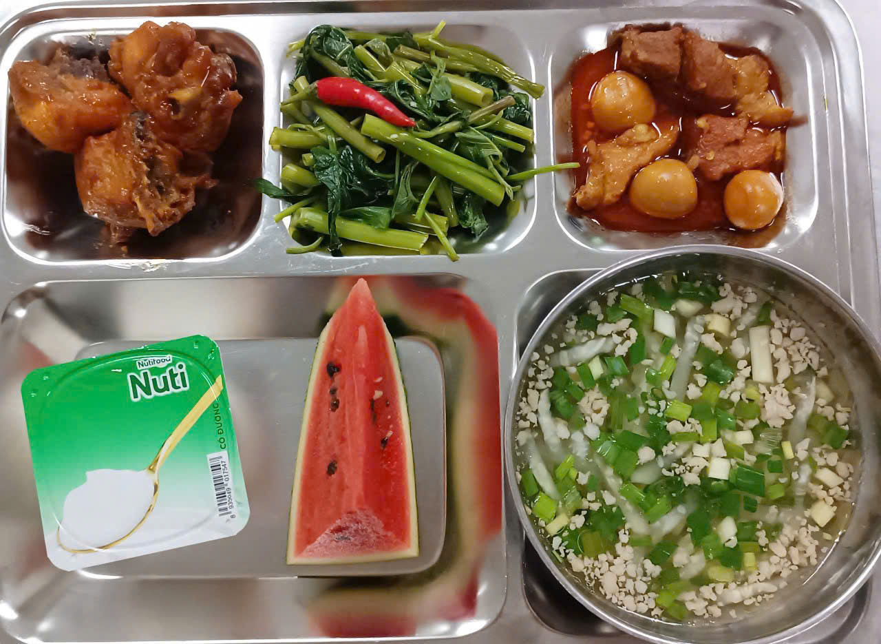 Hình ảnh thực đơn suất ăn công nghiệp Ngọc Mai tại Dĩ An, Bình Dương