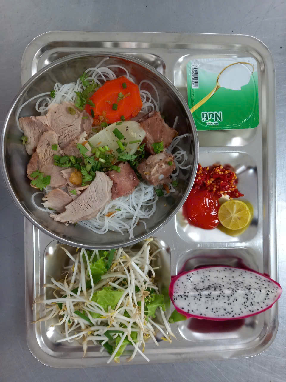 Hình ảnh thực đơn suất ăn công nghiệp Ngọc Mai tại Dĩ An, Bình Dương